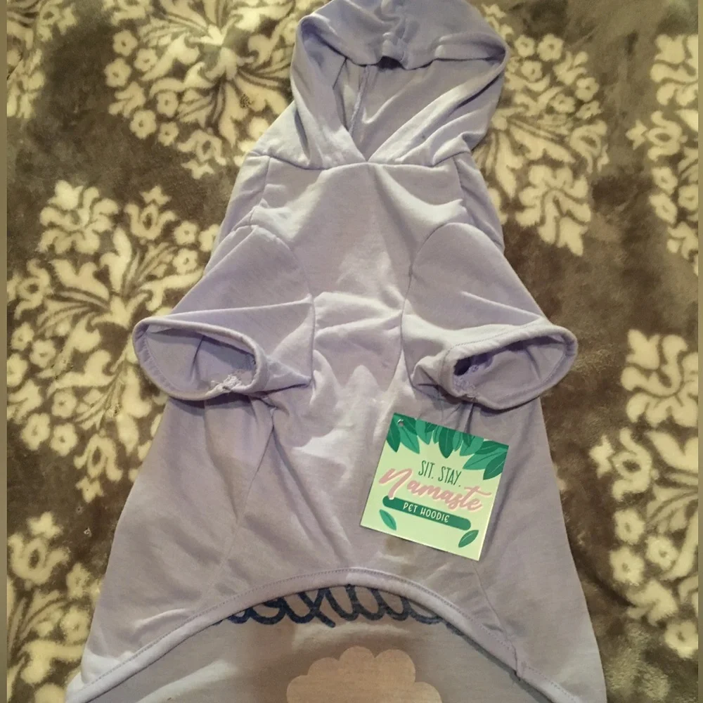 Pet 🐾 light hoodie outfit fits most medium size dogs!!🐾 - Picture 2 of 7